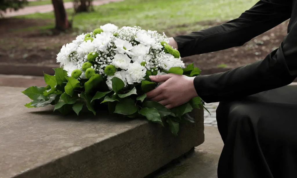 What Flowers to Buy When Someone Dies?