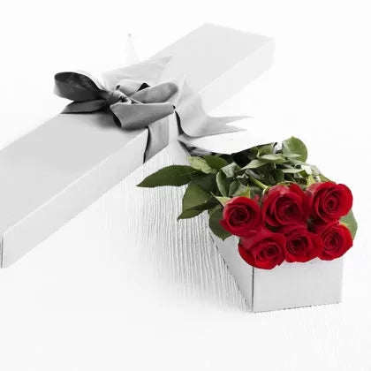 Lovey luxurious 6 Red Roses in a Gift Box