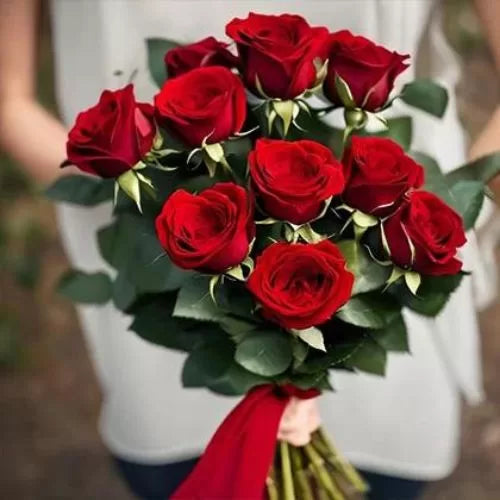 Classic 12 Red Roses Bouquet